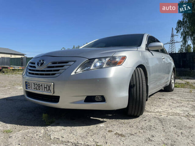 Серый Тойота Камри, объемом двигателя 3.5 л и пробегом 278 тыс. км за 8300 $, фото 1 на Automoto.ua