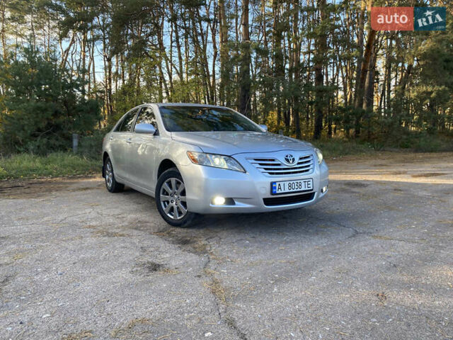 Серый Тойота Камри, объемом двигателя 2.4 л и пробегом 272 тыс. км за 7500 $, фото 1 на Automoto.ua