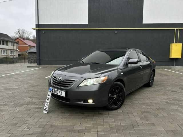 Серый Тойота Камри, объемом двигателя 2.4 л и пробегом 350 тыс. км за 6500 $, фото 1 на Automoto.ua