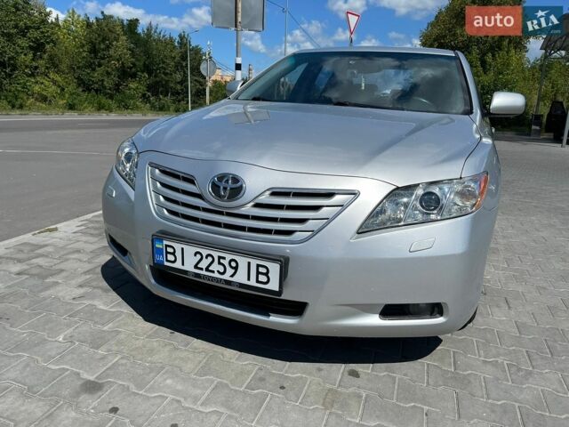Серый Тойота Камри, объемом двигателя 2.4 л и пробегом 349 тыс. км за 7200 $, фото 1 на Automoto.ua