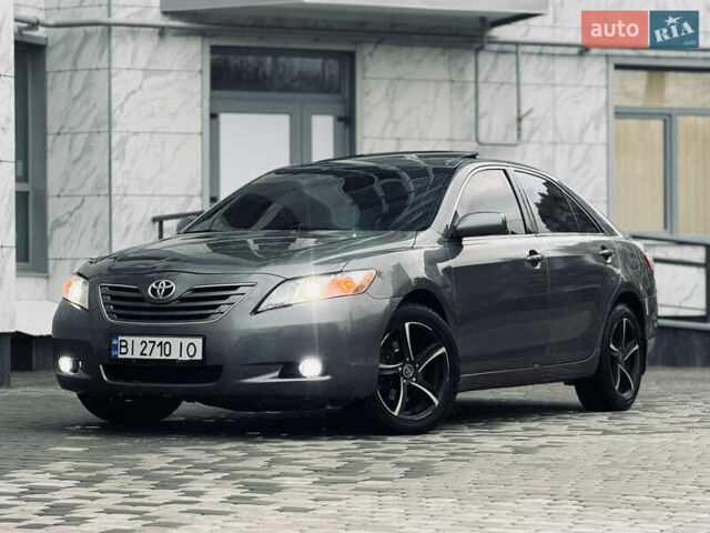 Серый Тойота Камри, объемом двигателя 3.46 л и пробегом 390 тыс. км за 6900 $, фото 1 на Automoto.ua
