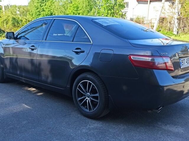 Серый Тойота Камри, объемом двигателя 3.5 л и пробегом 205 тыс. км за 7672 $, фото 1 на Automoto.ua