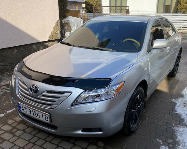 Серый Тойота Камри, объемом двигателя 3.5 л и пробегом 275 тыс. км за 7555 $, фото 1 на Automoto.ua