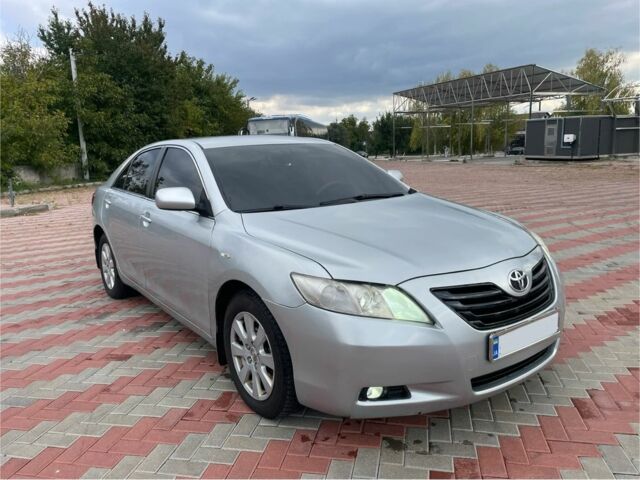 Серый Тойота Камри, объемом двигателя 3.5 л и пробегом 283 тыс. км за 8999 $, фото 1 на Automoto.ua