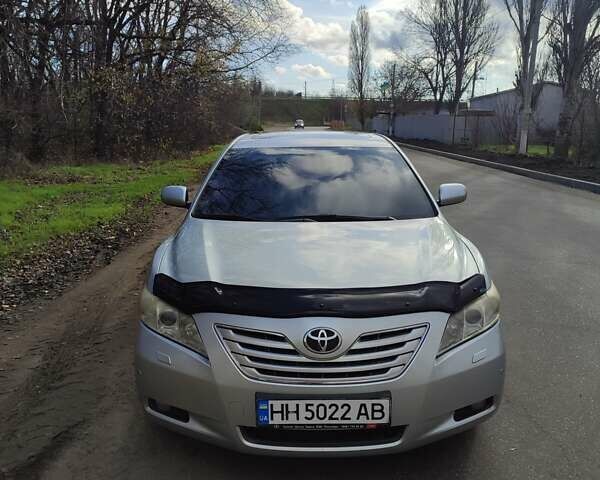 Серый Тойота Камри, объемом двигателя 2.36 л и пробегом 247 тыс. км за 10500 $, фото 1 на Automoto.ua