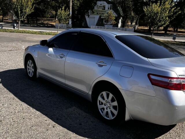 Серый Тойота Камри, объемом двигателя 2.4 л и пробегом 281 тыс. км за 10000 $, фото 1 на Automoto.ua