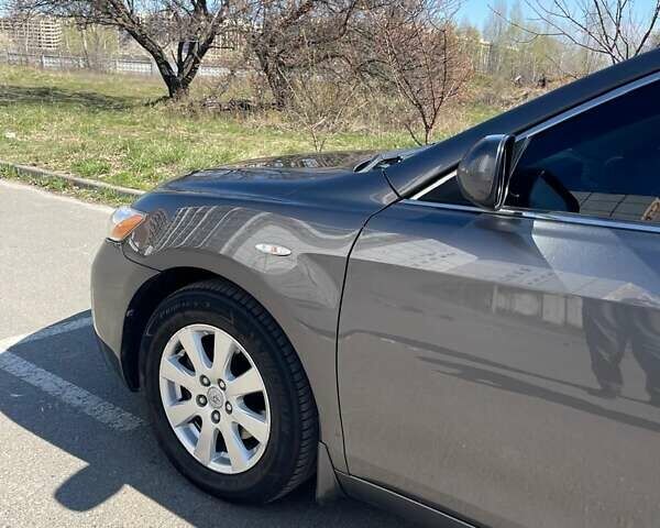 Сірий Тойота Камрі, об'ємом двигуна 2.4 л та пробігом 260 тис. км за 8700 $, фото 1 на Automoto.ua