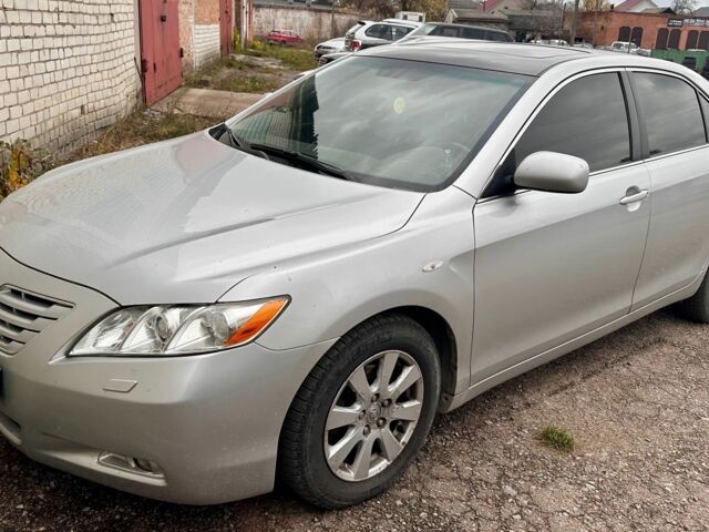 Серый Тойота Камри, объемом двигателя 2.4 л и пробегом 200 тыс. км за 7000 $, фото 1 на Automoto.ua