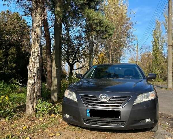 Сірий Тойота Камрі, об'ємом двигуна 3.5 л та пробігом 275 тис. км за 10000 $, фото 1 на Automoto.ua