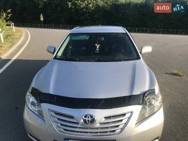 Сірий Тойота Камрі, об'ємом двигуна 2.4 л та пробігом 321 тис. км за 5600 $, фото 1 на Automoto.ua