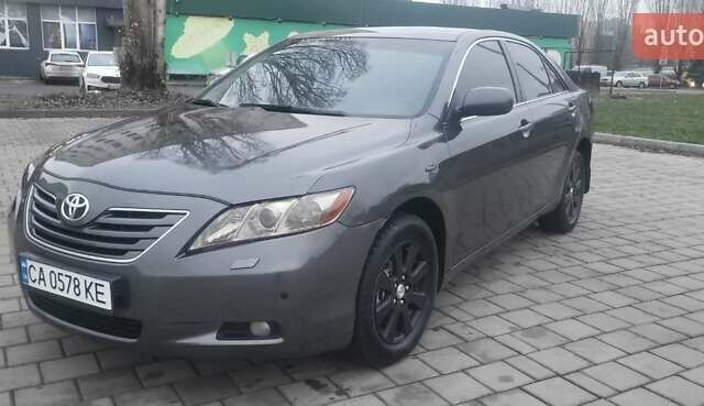 Серый Тойота Камри, объемом двигателя 3.5 л и пробегом 272 тыс. км за 7300 $, фото 1 на Automoto.ua