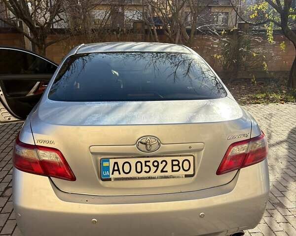 Сірий Тойота Камрі, об'ємом двигуна 2.36 л та пробігом 319 тис. км за 7900 $, фото 1 на Automoto.ua