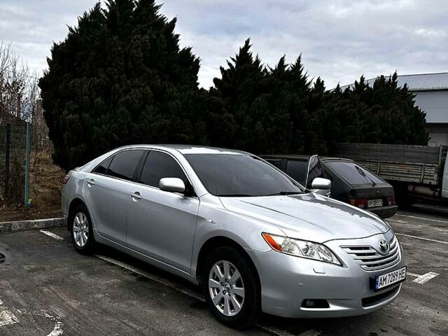 Серый Тойота Камри, объемом двигателя 2.4 л и пробегом 225 тыс. км за 8500 $, фото 1 на Automoto.ua