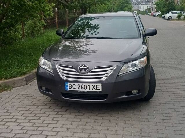 Сірий Тойота Камрі, об'ємом двигуна 2.36 л та пробігом 331 тис. км за 7600 $, фото 1 на Automoto.ua