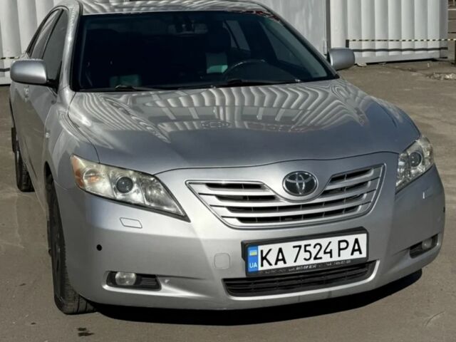 Сірий Тойота Камрі, об'ємом двигуна 2.4 л та пробігом 300 тис. км за 6208 $, фото 1 на Automoto.ua