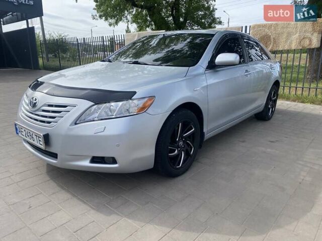 Серый Тойота Камри, объемом двигателя 3.5 л и пробегом 379 тыс. км за 10200 $, фото 1 на Automoto.ua