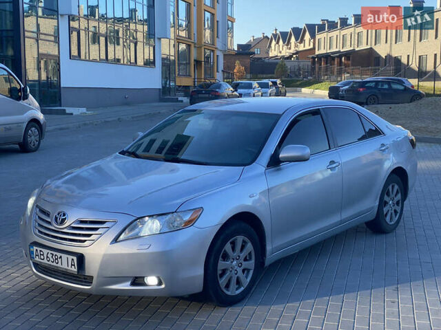 Серый Тойота Камри, объемом двигателя 2.4 л и пробегом 310 тыс. км за 6200 $, фото 1 на Automoto.ua