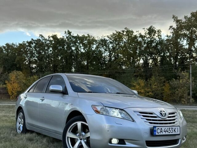 Серый Тойота Камри, объемом двигателя 3.5 л и пробегом 285 тыс. км за 8500 $, фото 1 на Automoto.ua