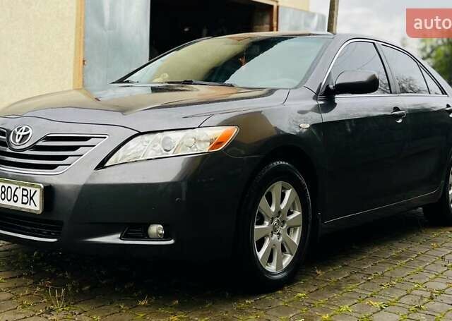 Серый Тойота Камри, объемом двигателя 2.36 л и пробегом 186 тыс. км за 8100 $, фото 1 на Automoto.ua