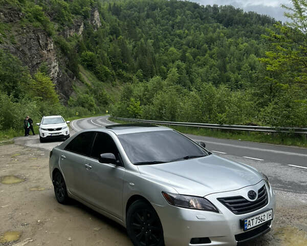 Сірий Тойота Камрі, об'ємом двигуна 3.5 л та пробігом 297 тис. км за 8499 $, фото 1 на Automoto.ua