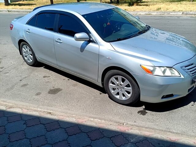 Серый Тойота Камри, объемом двигателя 3.5 л и пробегом 242 тыс. км за 10300 $, фото 1 на Automoto.ua