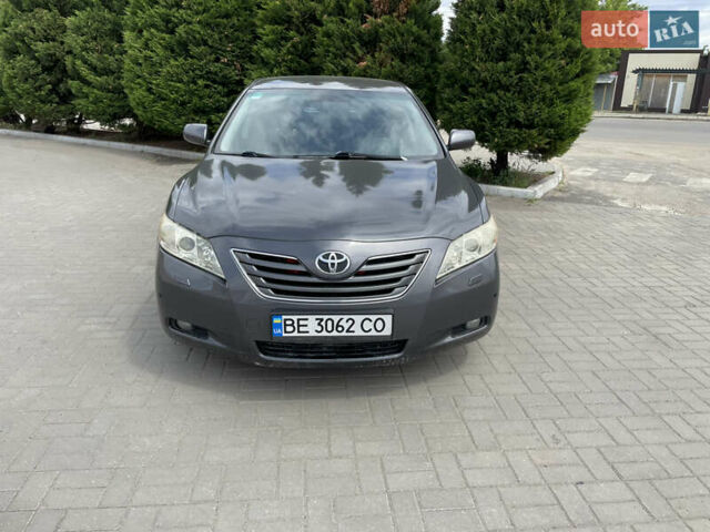 Серый Тойота Камри, объемом двигателя 2.36 л и пробегом 299 тыс. км за 7700 $, фото 1 на Automoto.ua