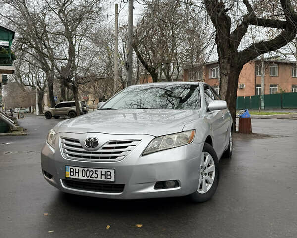 Серый Тойота Камри, объемом двигателя 3.96 л и пробегом 255 тыс. км за 8500 $, фото 1 на Automoto.ua