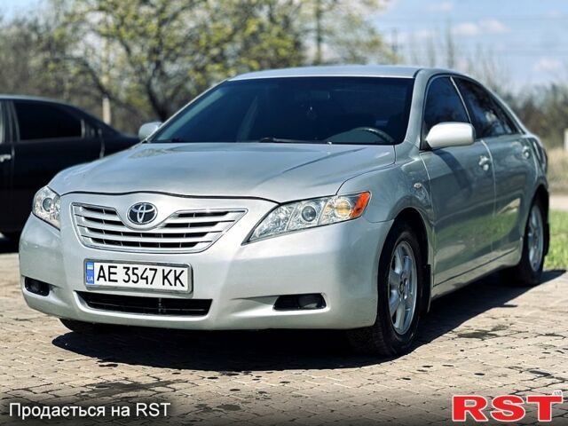 Сірий Тойота Камрі, об'ємом двигуна 2.4 л та пробігом 240 тис. км за 6999 $, фото 1 на Automoto.ua