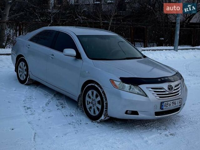 Сірий Тойота Камрі, об'ємом двигуна 2.4 л та пробігом 393 тис. км за 5500 $, фото 1 на Automoto.ua