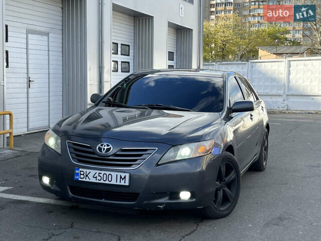 Тойота Камри 2007 в Киеве на Automoto.ua Серый Тойота Камри, объемом двигателя 3.5 л и пробегом 325 тыс. км за 6999 $, фото 1 на Automoto.ua