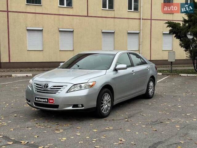 Серый Тойота Камри, объемом двигателя 2.4 л и пробегом 225 тыс. км за 7490 $, фото 1 на Automoto.ua