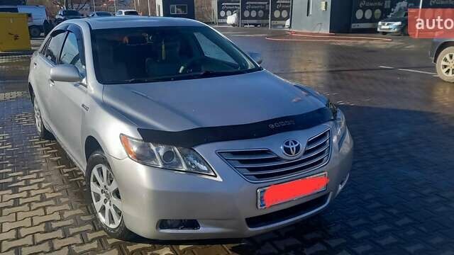 Серый Тойота Камри, объемом двигателя 2.5 л и пробегом 350 тыс. км за 10888 $, фото 1 на Automoto.ua
