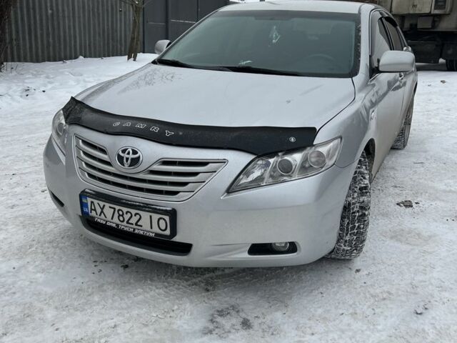 Серый Тойота Камри, объемом двигателя 3.5 л и пробегом 300 тыс. км за 7100 $, фото 1 на Automoto.ua
