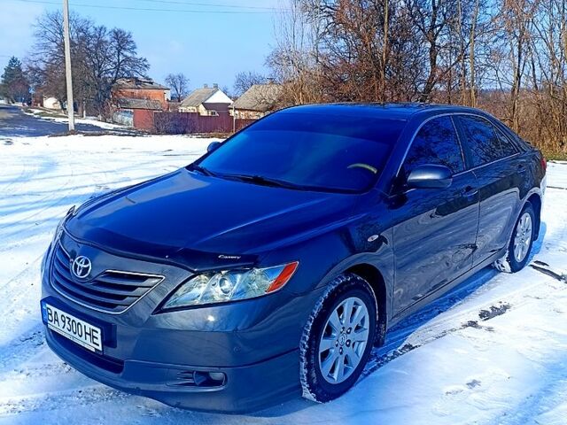 Сірий Тойота Камрі, об'ємом двигуна 2.4 л та пробігом 237 тис. км за 8300 $, фото 1 на Automoto.ua