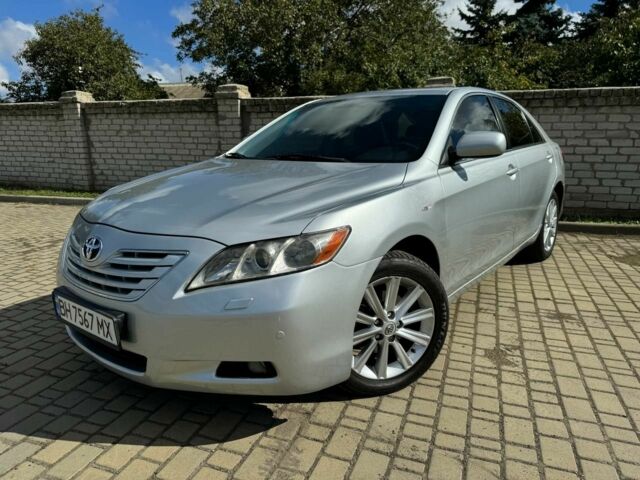 Серый Тойота Камри, объемом двигателя 2.4 л и пробегом 294 тыс. км за 8500 $, фото 1 на Automoto.ua