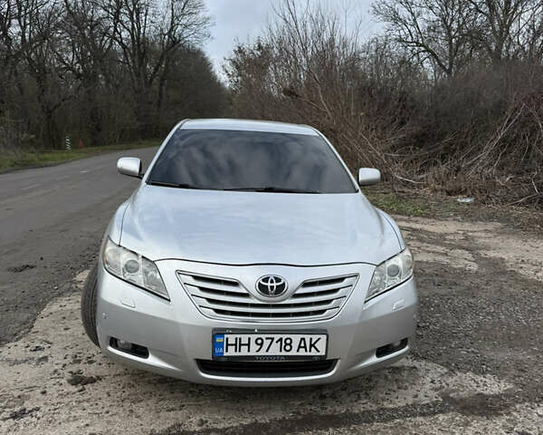 Серый Тойота Камри, объемом двигателя 2.4 л и пробегом 311 тыс. км за 7700 $, фото 1 на Automoto.ua