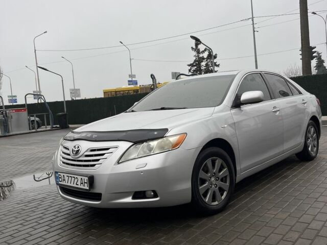 Серый Тойота Камри, объемом двигателя 2.4 л и пробегом 314 тыс. км за 6800 $, фото 1 на Automoto.ua