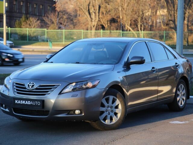 Сірий Тойота Камрі, об'ємом двигуна 3.5 л та пробігом 231 тис. км за 8800 $, фото 1 на Automoto.ua