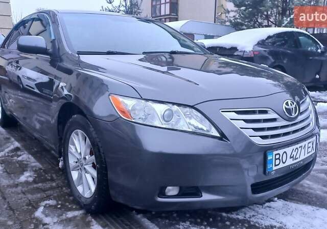 Серый Тойота Камри, объемом двигателя 2.36 л и пробегом 305 тыс. км за 7800 $, фото 1 на Automoto.ua