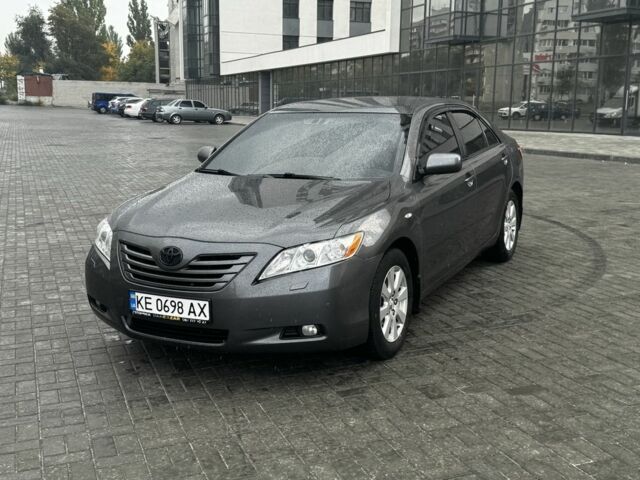 Сірий Тойота Камрі, об'ємом двигуна 2.4 л та пробігом 241 тис. км за 6500 $, фото 1 на Automoto.ua