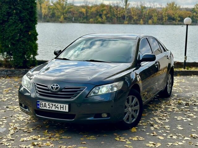 Тойота Камрі 2007 у Кропивницькому (Кіровограді) на Automoto.ua Сірий Тойота Камрі, об'ємом двигуна 3.5 л та пробігом 320 тис. км за 8500 $, фото 1 на Automoto.ua