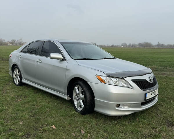 Сірий Тойота Камрі, об'ємом двигуна 2.36 л та пробігом 350 тис. км за 7800 $, фото 1 на Automoto.ua
