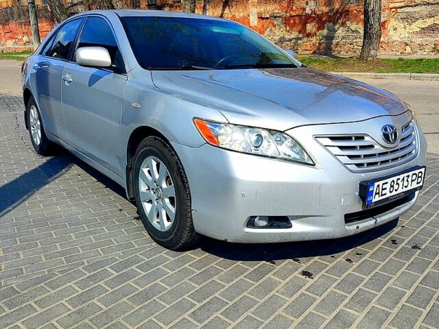 Сірий Тойота Камрі, об'ємом двигуна 2.4 л та пробігом 320 тис. км за 7199 $, фото 1 на Automoto.ua