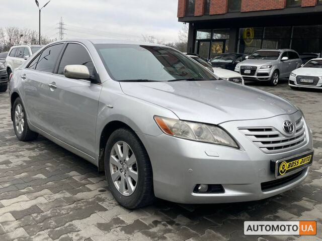 Серый Тойота Камри, объемом двигателя 2.4 л и пробегом 315 тыс. км за 8300 $, фото 1 на Automoto.ua