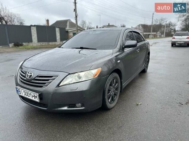 Серый Тойота Камри, объемом двигателя 3.5 л и пробегом 260 тыс. км за 8000 $, фото 1 на Automoto.ua