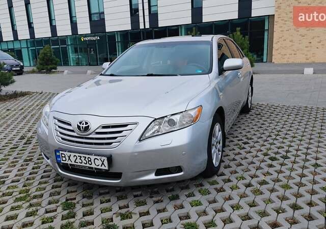 Сірий Тойота Камрі, об'ємом двигуна 2.36 л та пробігом 183 тис. км за 8300 $, фото 1 на Automoto.ua