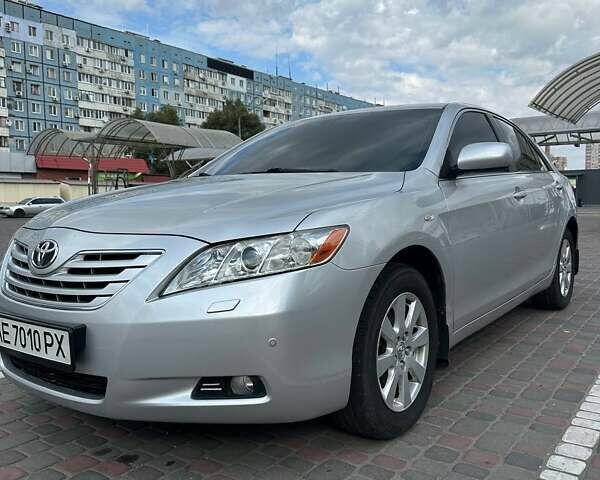 Серый Тойота Камри, объемом двигателя 2.4 л и пробегом 138 тыс. км за 11500 $, фото 1 на Automoto.ua
