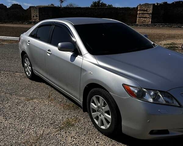 Сірий Тойота Камрі, об'ємом двигуна 2.4 л та пробігом 281 тис. км за 10000 $, фото 1 на Automoto.ua