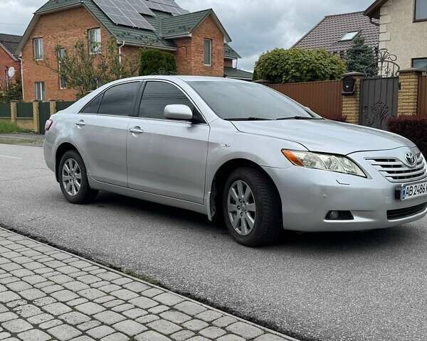 Серый Тойота Камри, объемом двигателя 3.5 л и пробегом 274 тыс. км за 10200 $, фото 1 на Automoto.ua