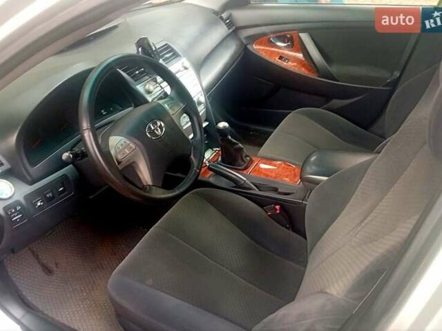 Серый Тойота Камри, объемом двигателя 2.4 л и пробегом 262 тыс. км за 7000 $, фото 1 на Automoto.ua